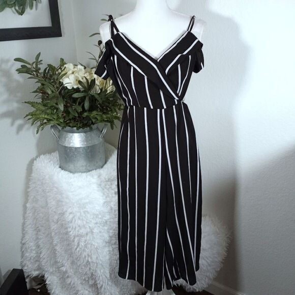 BY & BY COLD SHOULDER JUMPSUIT SZ.0 EUC - Picture 2 of 7